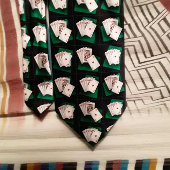 Tango Men's Silk Tie with Playing Cards of Texas Hold-Em Poker Hands - Picture 4 of 15